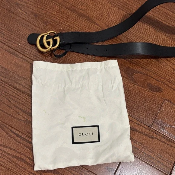 Gucci Black Belt with Gold GG Buckle - Picture 2 of 3